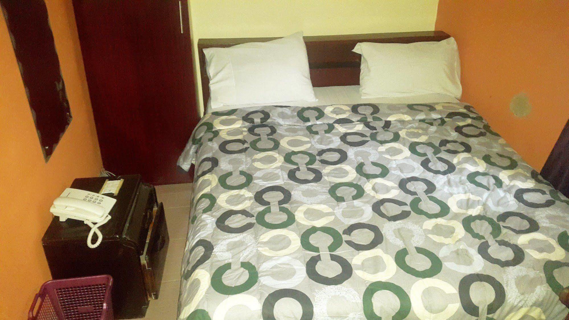 Maria Suites Lagos Bagian luar foto
